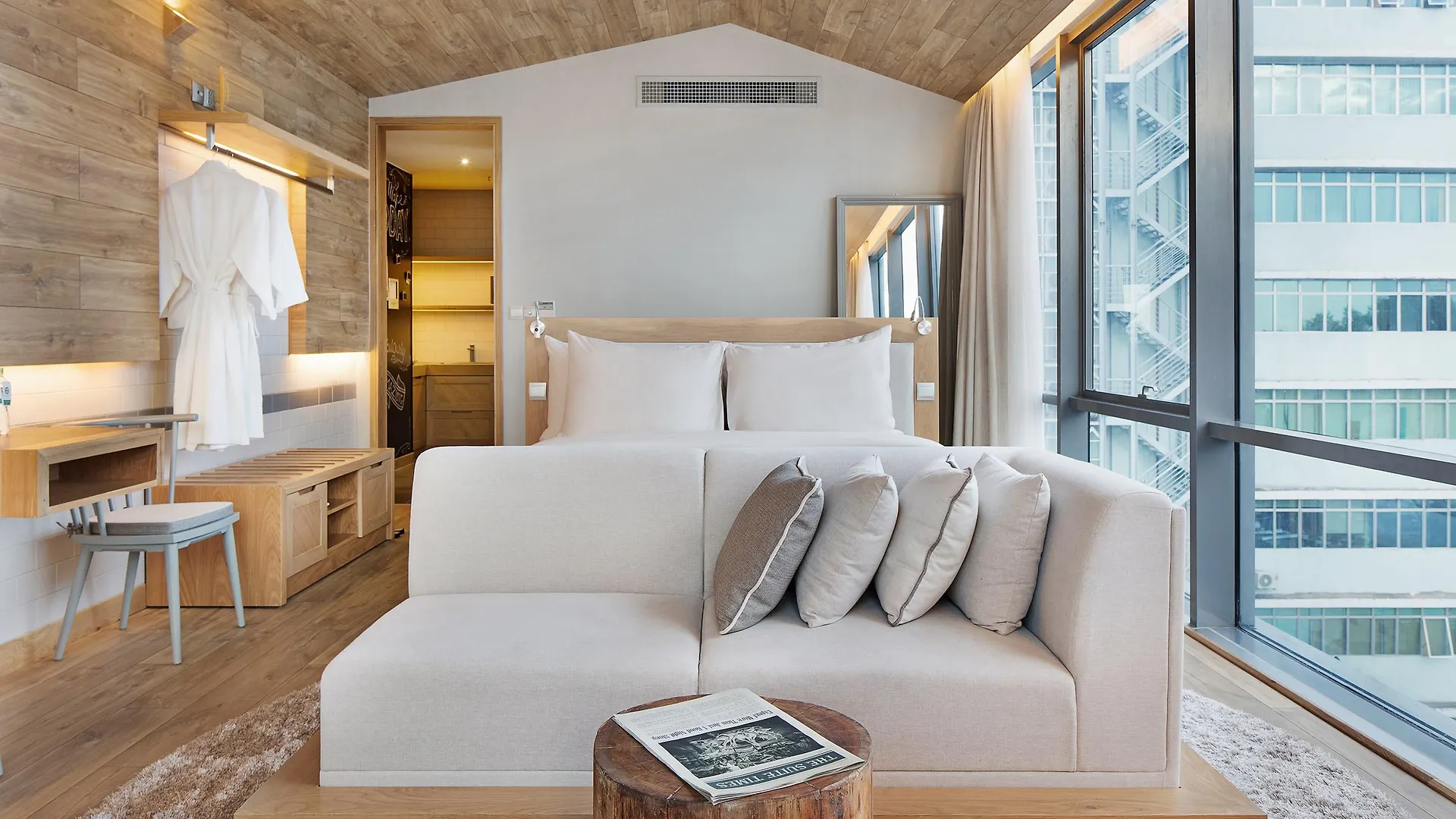 Fusion Suites Saigon Ho Chi Minh City 4*,  Vietnam
